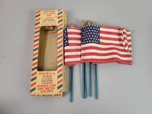 lot 64 image: Vintage NOS Metro Brand Mini 49-Star US Flag Set w Original Box