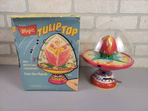 lot 71 image: Vintage Tin Litho J. Chein Magic Tulip Top in Original Box - WORKS