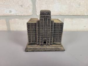 lot 88 image: Vintage 1938 Kraft International Headquarters Promotional Souvenir Building - Put out by KRAFT in the 1960s