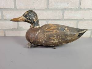 lot 122 image: Antique Hand Carved Wood Duck Decoy