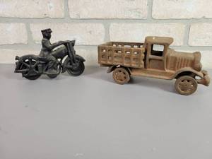 lot 124 image: Cast Iron Truck and Cast Iron Motorcycle
