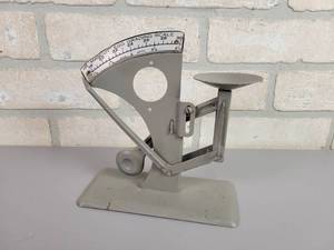lot 131 image: Vintage MASCOT Egg Grading Scale
