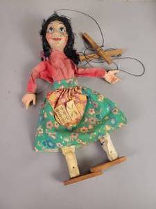 lot 140 image: Antique Gypsy Woman Marionette Doll