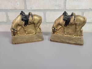 lot 159 image: Pair of Vintage Cast Iron Saddled Horse Book Ends