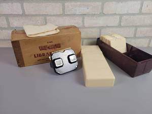lot 160 image: Vintage View-Master Library Box w Viewer and (30) Slides - Includes Original Box