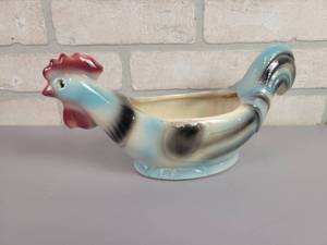 lot 165 image: Vintage Chicken Planter - Marked 905 USA