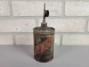 lot 179 image: Antique Standard Oil Company FINOL Household Oil Can