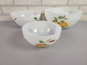 lot 189 image: (3) 1950s Anchor Hocking Fire-King Hand Painted Mixing Bowl Set - 9, 7 & 6