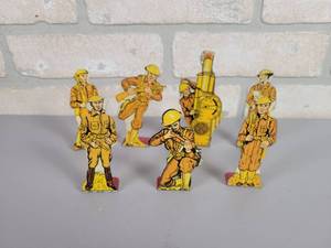lot 191 image: (7) Antique MARX Tin Litho WWI Soldiers