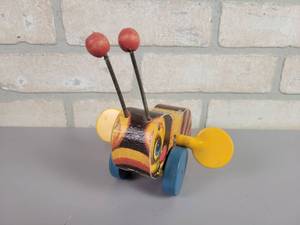 lot 197 image: Early Fisher Price BUZZY BEE Toy - Works - Made Between 1931-1956
