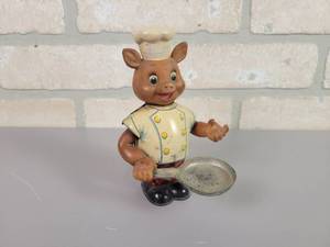 lot 220 image: Vintage Tin Litho Wind-Up Piggy Cook - Made in Japan - Works, SEE VIDEO