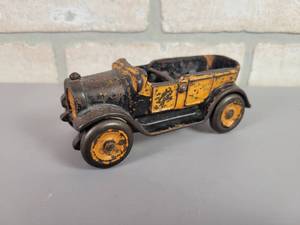 lot 229 image: RARE ARCADE Cast Iron No. 3 Yellow Cab - Modified