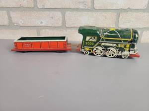 lot 226 image: 1950s Walt Reach Toy Courtland Tin Litho Wind-Up Train and Gondola Car