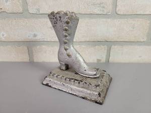 lot 249 image: Antique Cast Iron Victorian Ladies Boot