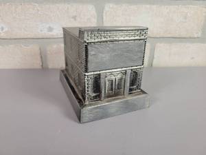 lot 247 image: Diecast Brick Building Coin Bank