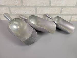 lot 246 image: (3) Vintage SHINOLA Aluminum Scoops - (2) #4s and (1) #3