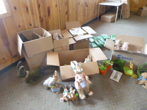 lot 1 image: Large Lot of Easter DcorItems