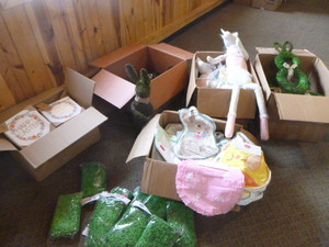 lot 2 image: Large Lot of Easter DcorItems