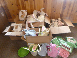 lot 5 image: Large Lot of Easter DcorItems