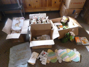 lot 9 image: Large Lot of Easter DcorItems