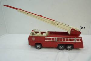 lot 3 image: Vintage Tonka Fire Truck