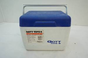 lot 8 image: Gott tote