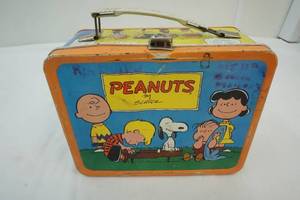 lot 17 image: Vintage Peanuts Lunch Box