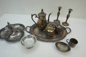 lot 26 image: Williams Rogers serving set