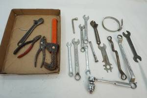 lot 28 image: tools
