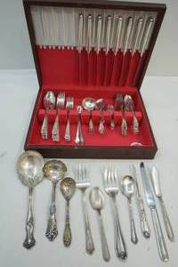 lot 34 image: William rogers silverware