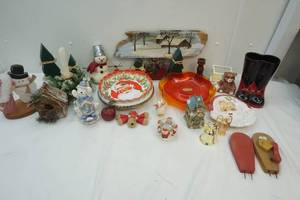 lot 51 image: Holiday decor