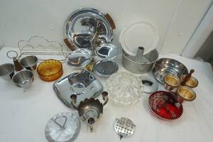 lot 52 image: entertaining serving dishes