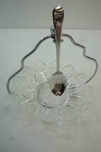 lot 86 image: vintage serving dish