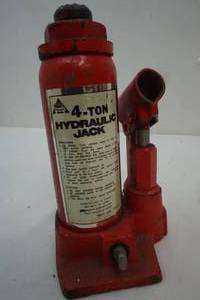 lot 90 image: Hydraulic jack