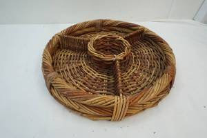 lot 93 image: serving wicker tray basket