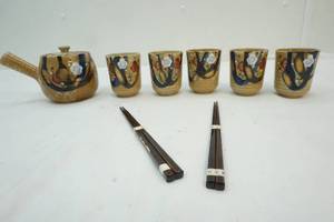 lot 106 image: Japanese teapot set