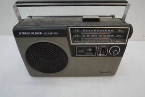 lot 113 image: Panasonic radio