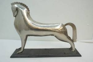 lot 125 image: Horse decor