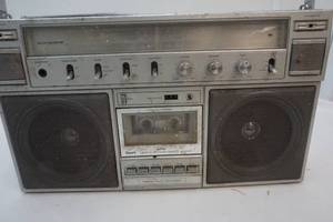 lot 126 image: Sear amFM Radio