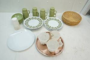 lot 130 image: table dish set