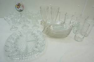 lot 132 image: Sundae dishes