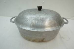 lot 140 image: Wagner ware roaster