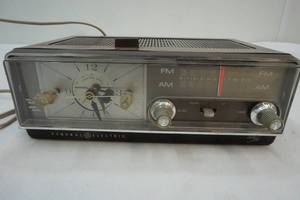 lot 155 image: General electric radio