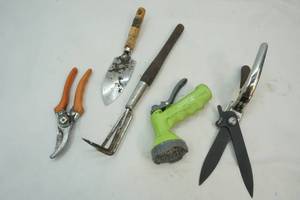 lot 171 image: tool garden tools