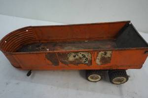 lot 176 image: Structo dump trailer