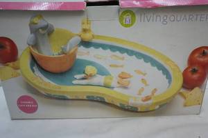 lot 194 image: Living Quarters chip dip set