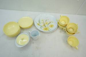 lot 203 image: dish set