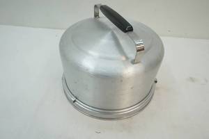 lot 234 image: cake carrier