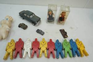 lot 237 image: vintage toys