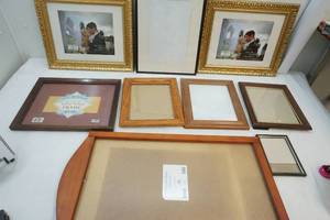 lot 250 image: Picture Frames